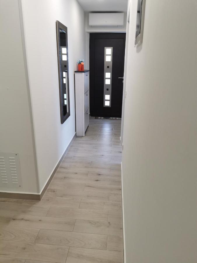 Romantic Apartment For Two On The Sea Замбратия Екстериор снимка