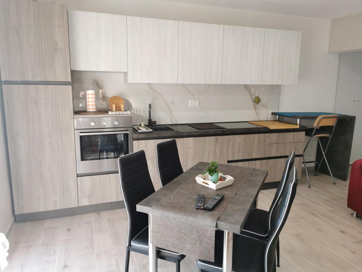 Romantic Apartment For Two On The Sea Замбратия Екстериор снимка